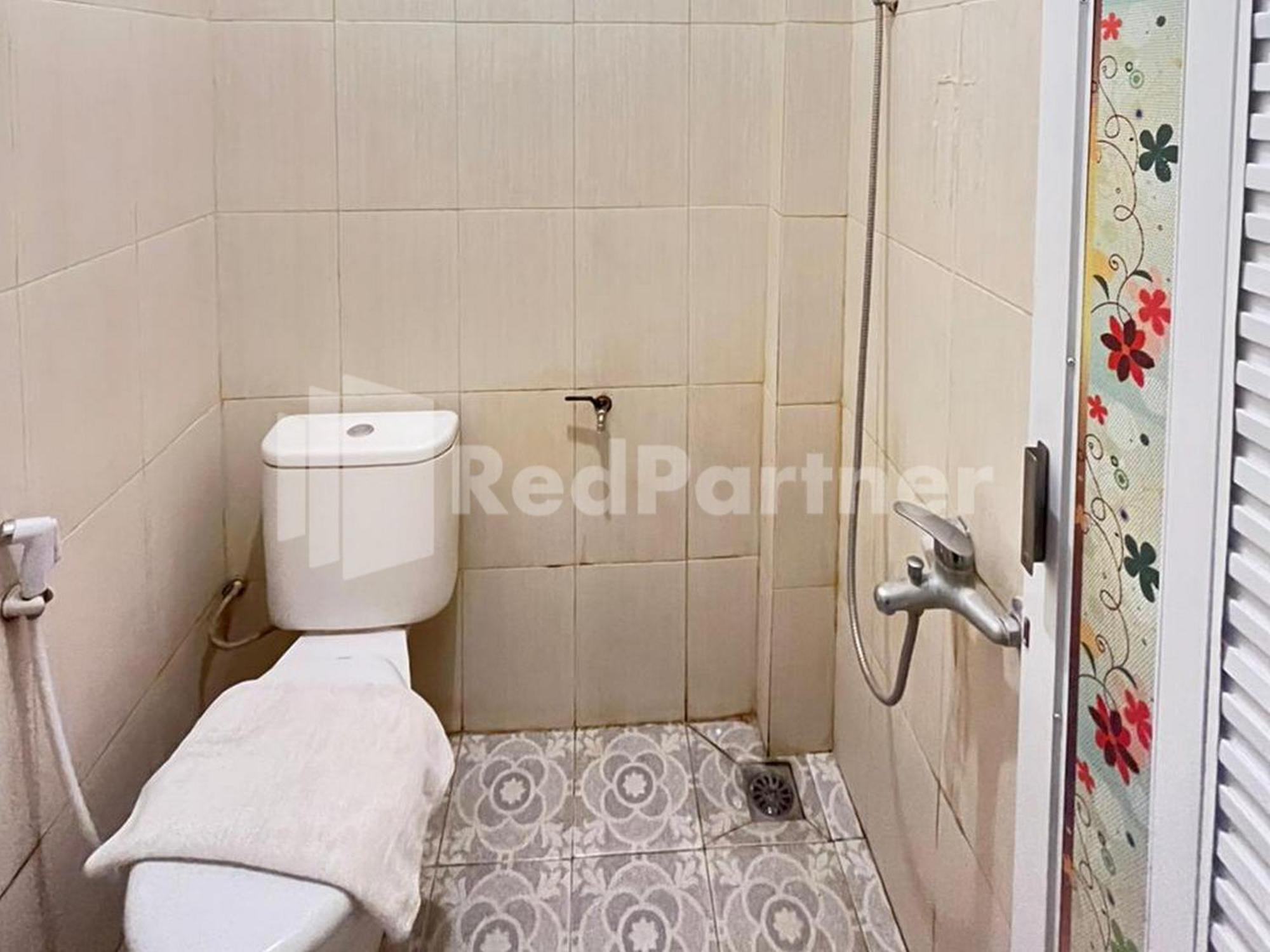 Andono Near Yia Mitra Reddoorz 3*